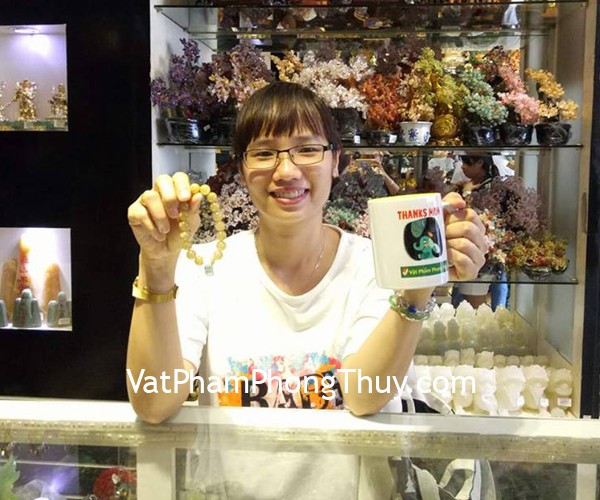 Chị Hằng - khách hàng mua chuỗi đeo tay thạch anh tóc vàng S6367