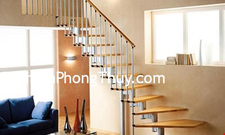 Cầu thang đặt như thế này hỏi sao gia chủ không hao tài