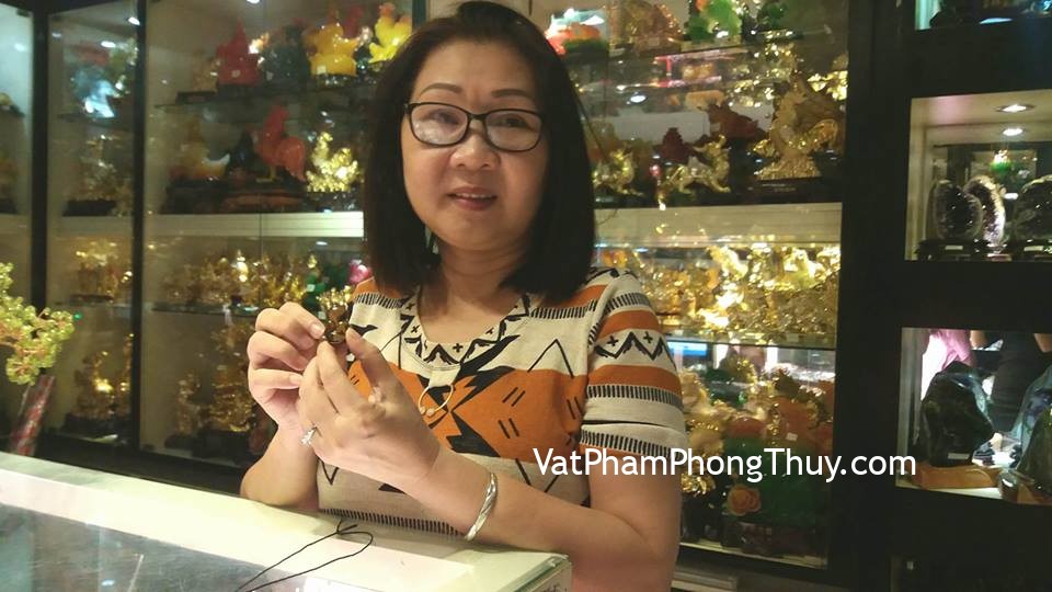 Chị Phượng - khách hàng mua mặt hồ ly đá mắt mèo dáng đẹp S6346