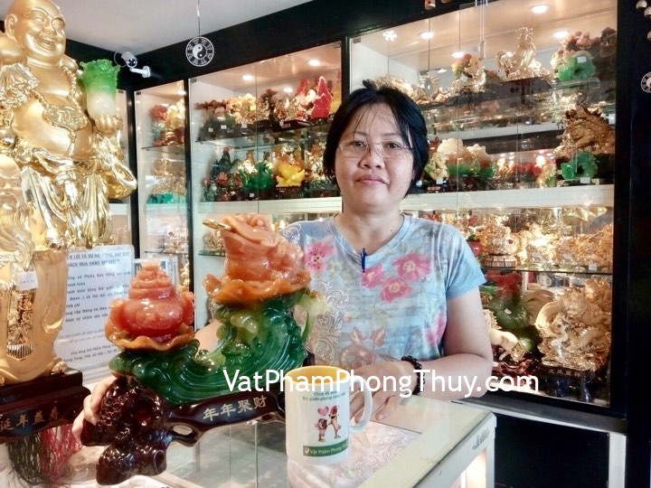 Chị Loan - khách hàng mua thiềm thừ cam trên xe có hủ tài lộc K129M