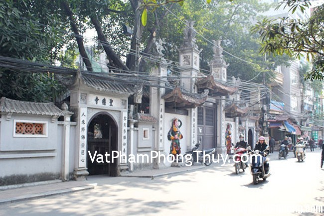 Khu đất gần đền chùa, miếu mạo dễ phạm khí xấu cần hóa giải ngay