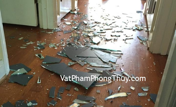 Bỏ gương, bát đĩa vỡ vào thùng rác là đang tự rước xui vào nhà