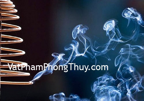 Lau dọn bàn thờ trong tháng cô hồn cần lưu ý kiêng kị để khỏi rước họa