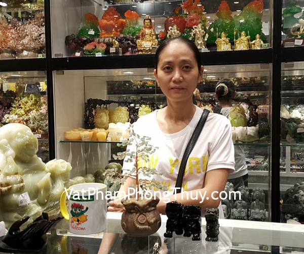 Chị Trang - khách hàng mua cặp tỳ hưu hắc ngà GM009, cây tài lộc đông linh túi tiền KC095 và rồng xanh lam ngọc nhỏ GM041