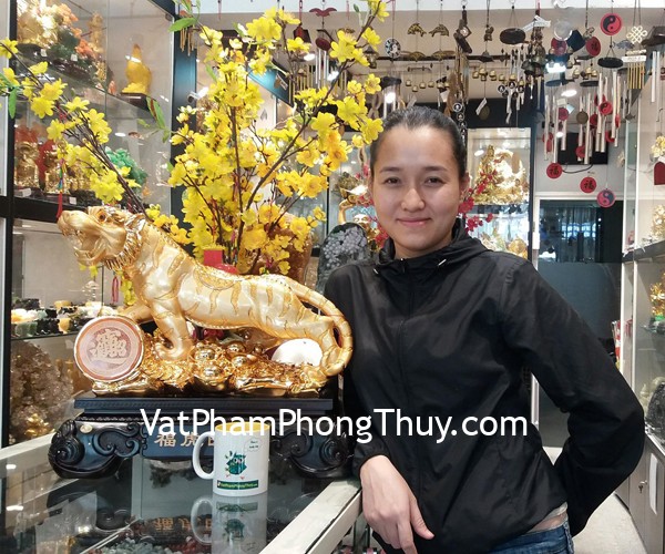 Chị Ngọc - khách hàng mua tượng hổ vàng khủng C119A