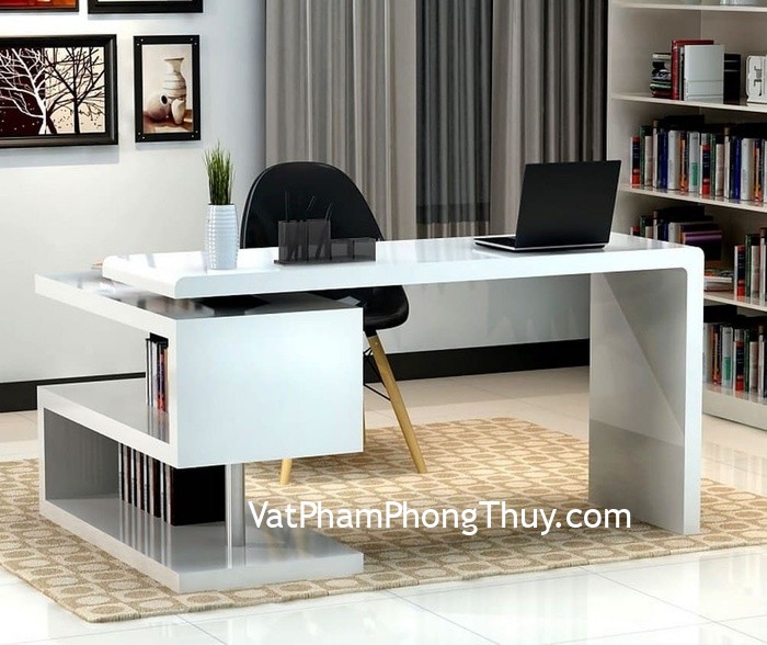 Phía sau bàn làm việc là một bức tường nên làm ngay những việc này để hóa giải