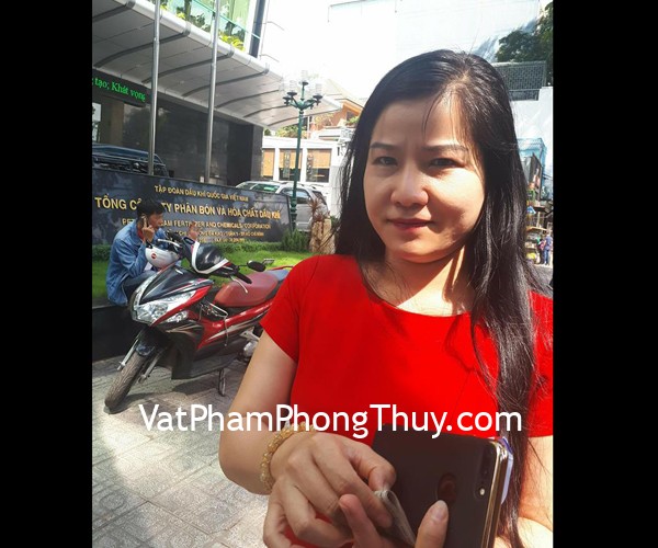 Chị Trinh - khách hàng mua chuỗi thạch anh tóc vàng A+ S6665-5733