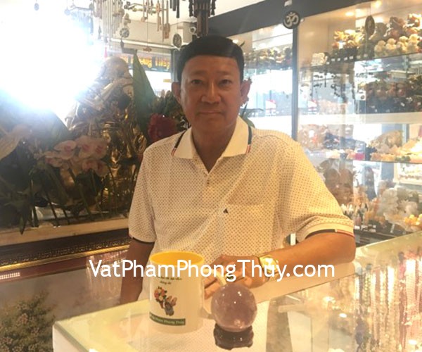 Chú Minh Trúc - khách hàng mua quả cầu thạch anh tím GM142