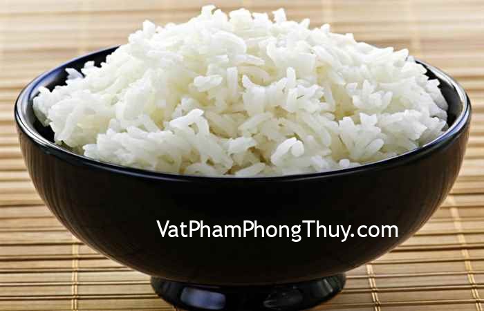 Bát cơm là công danh, sự nghiệp, dù cũ hay sứt mẻ cũng đừng tùy tiện vứt đi