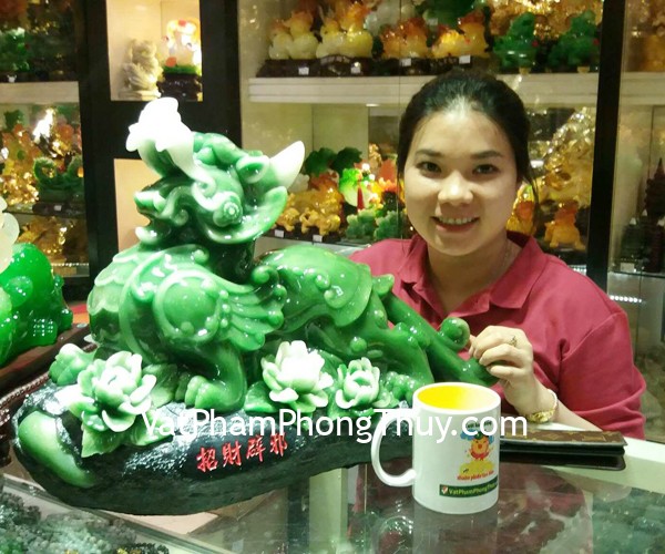 Chị Nghi - khách hàng mua Tỳ hưu xanh ngọc LN039