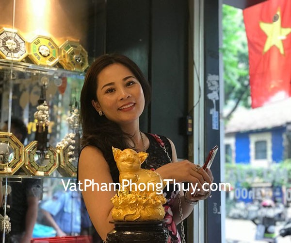 Khách hàng mua Vua heo vàng trên túi tiền lớn LN032