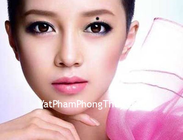 Những nốt ruồi may mắn trên khuôn mặt bạn